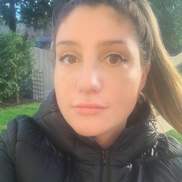 Meet your Posher, Paola - Picture 1 of 1